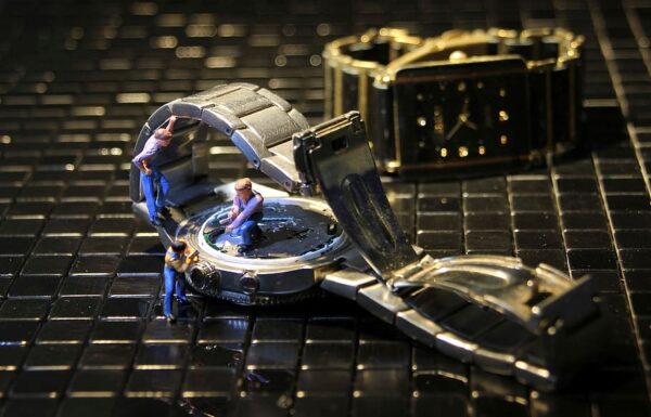Cómo limpiar correctamente tu reloj de acero inoxidable en casa